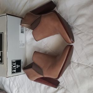 FRYE Remy Slip-On Ankle Bootie in Cement